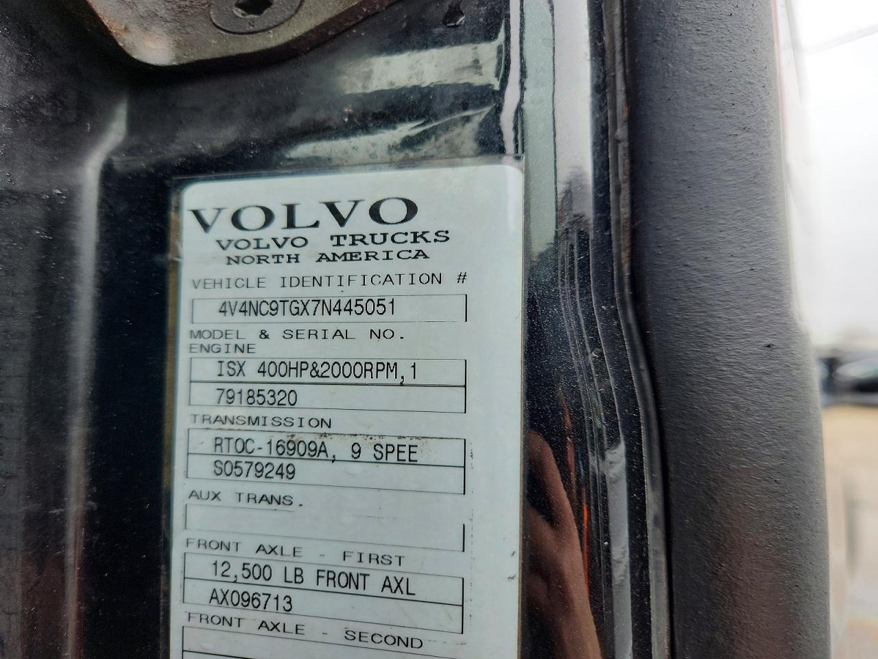 2007 Volvo VNL Semi Truck