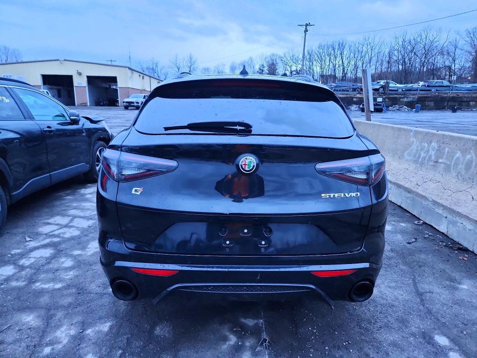 2025 Alfa Romeo Stelvio Base
