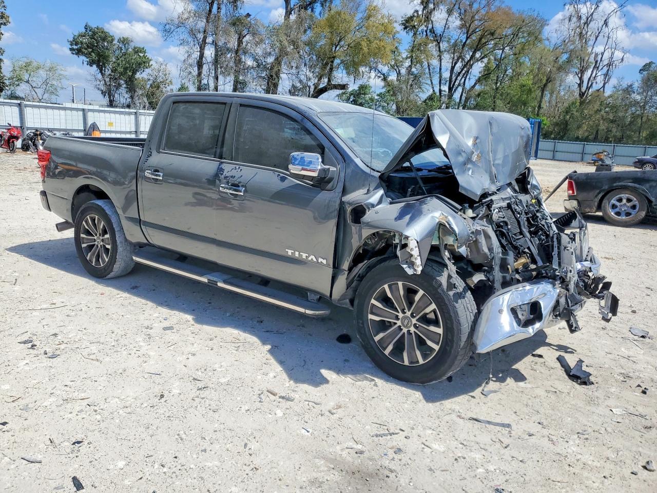 2017 Nissan Titan SL