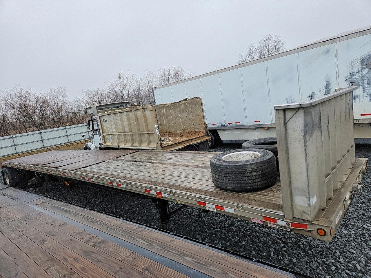 2004 Manac 16248801 Flatbed Trailer