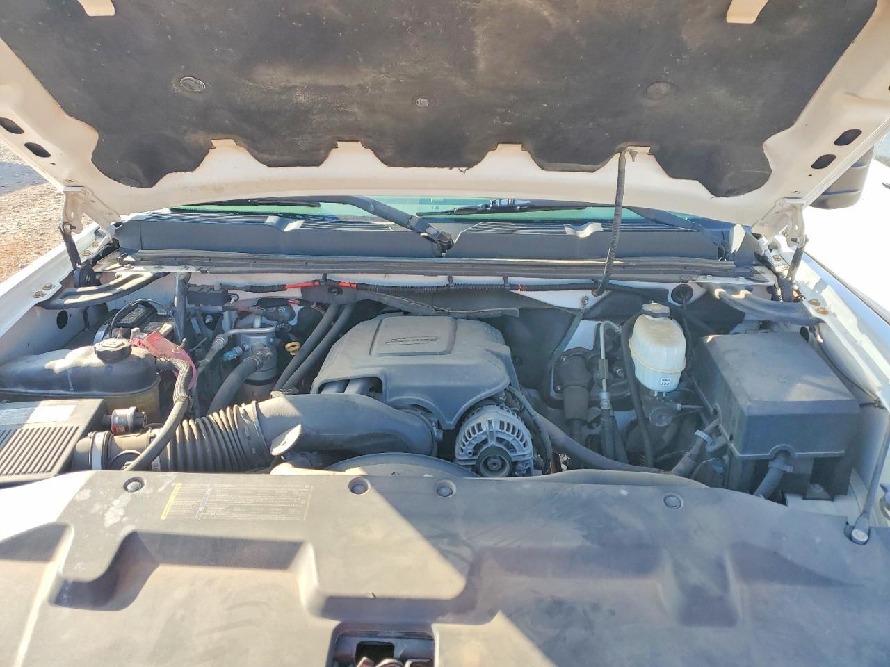 2007 Chev Rolet Silverado Flatbed Truck