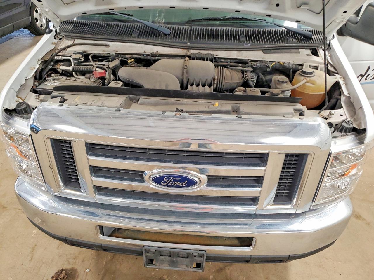 2013 Ford Econoline E350 Super Duty Wagon