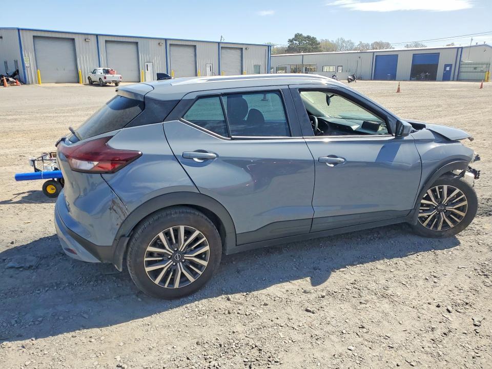 2022 Nissan Kicks sv