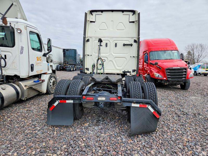 2020 Freightliner Cascadia 126 Semi Truck