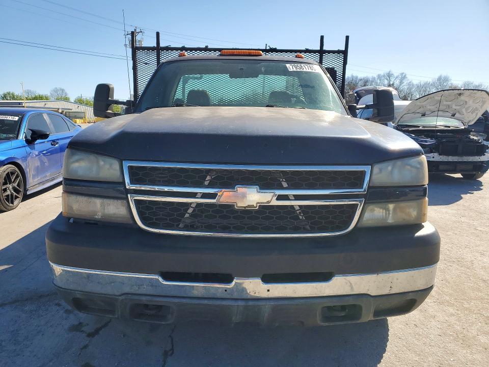 2007 Chev Rolet Silverado Flatbed Truck