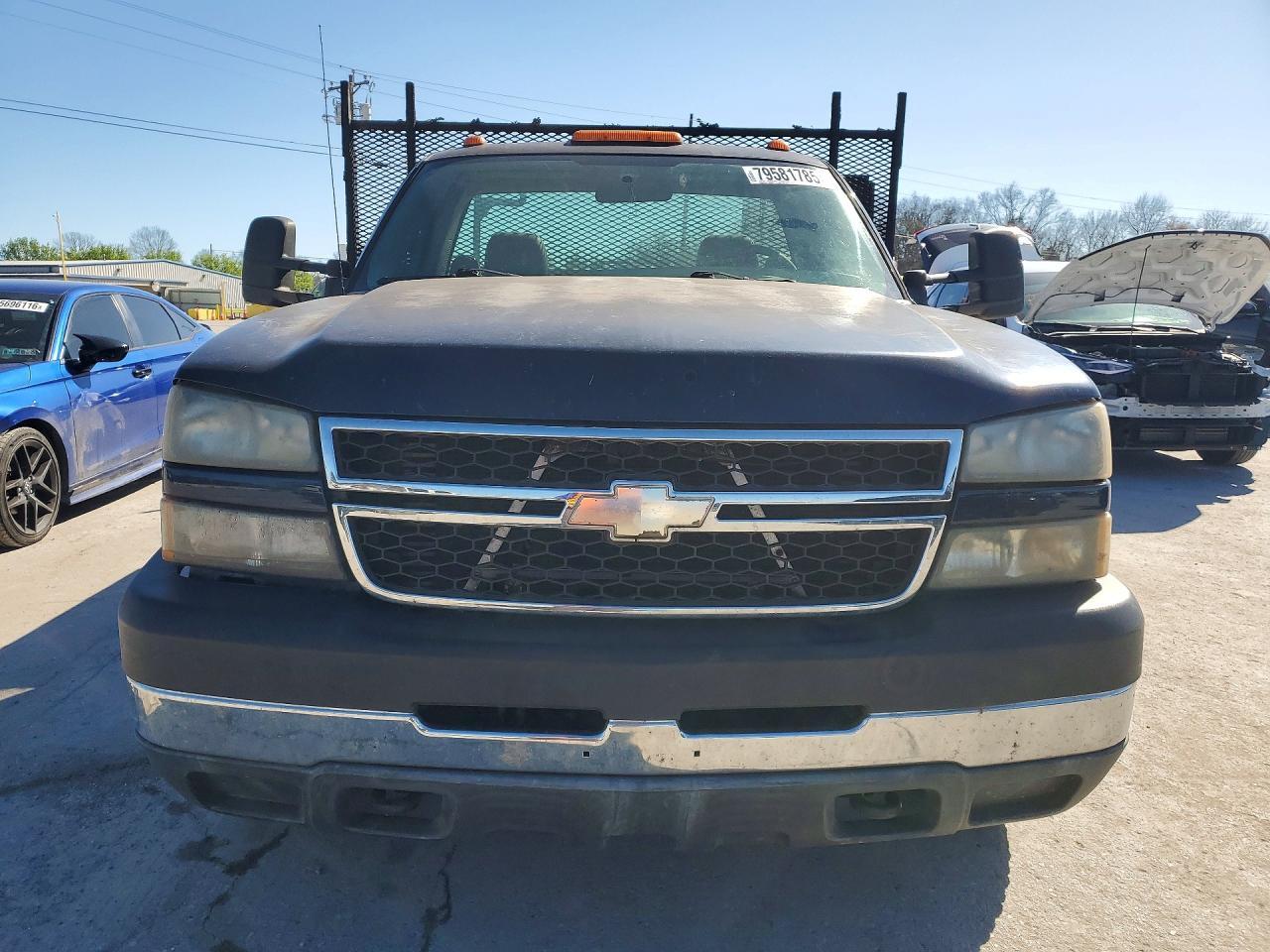 2007 Chev Rolet Silverado Flatbed Truck