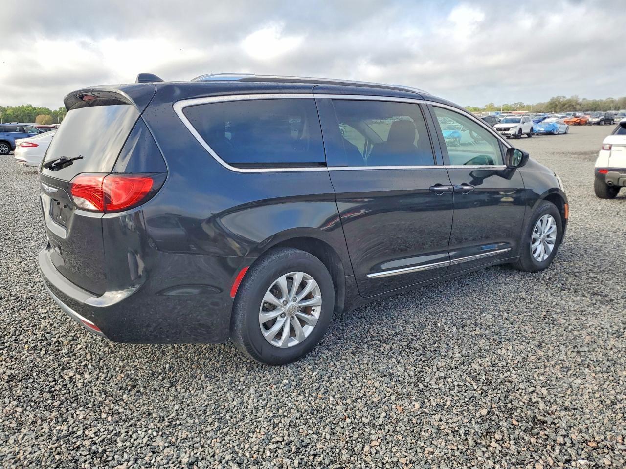 2020 Chrysler Pacifica Touring l
