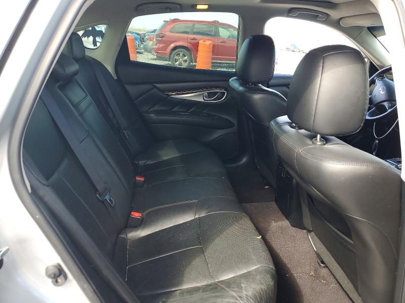 2015 Infiniti Q70 3.7