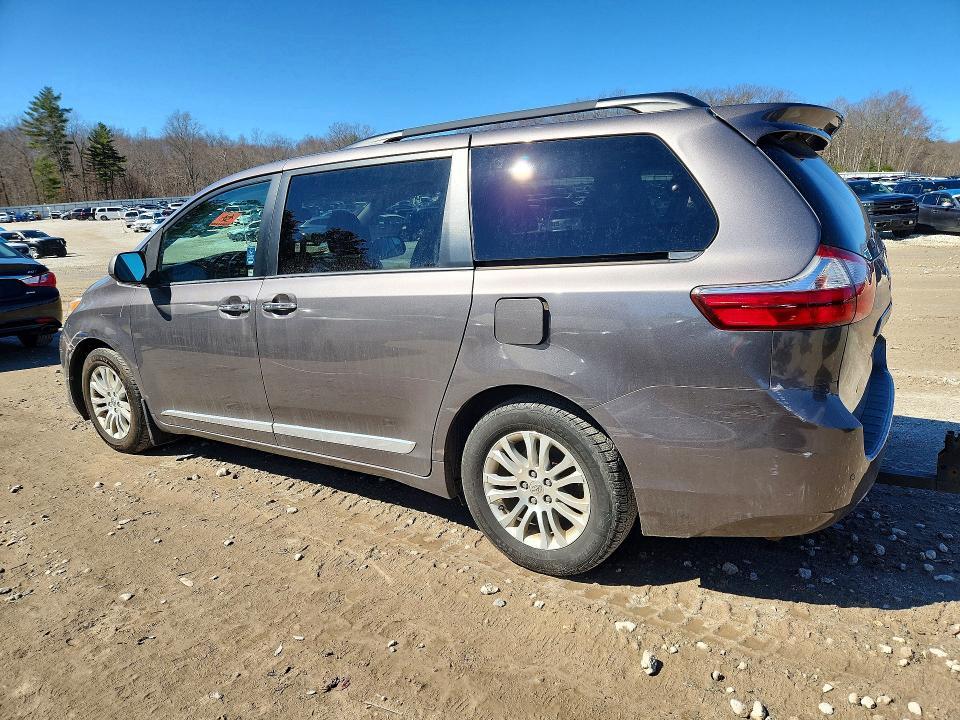 2016 Toyota Sienna xle 8-passenger