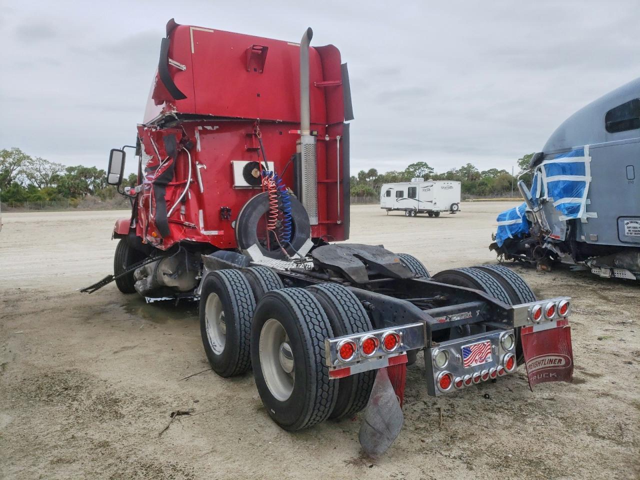 2007 Freightliner CST120 Semi Truck