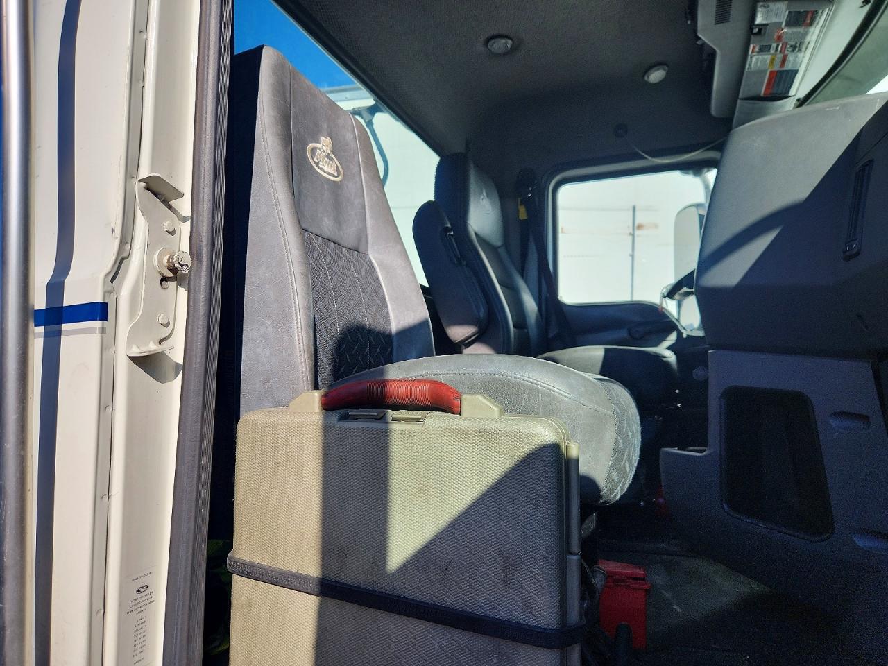 2016 Mack CXU613 Semi Truck