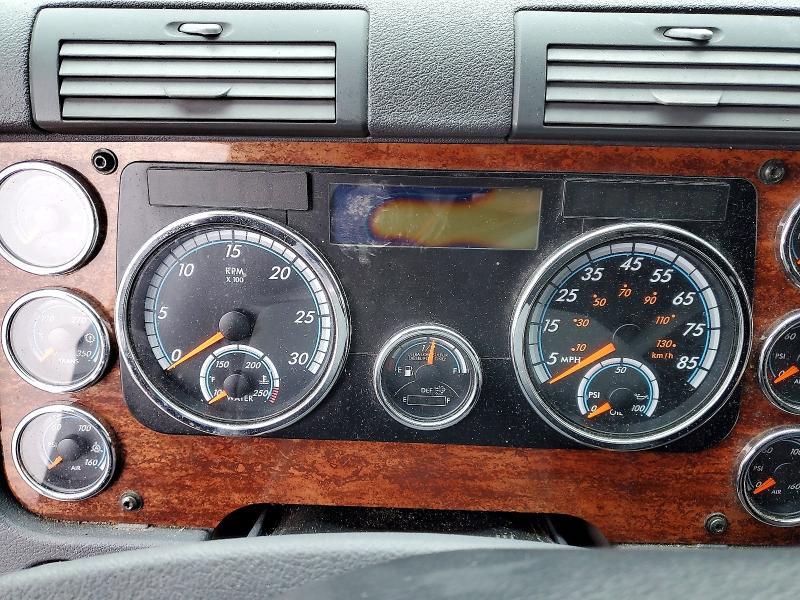 2017 Freigliner 2017 Freightliner Cascadia 125 Semi Truck