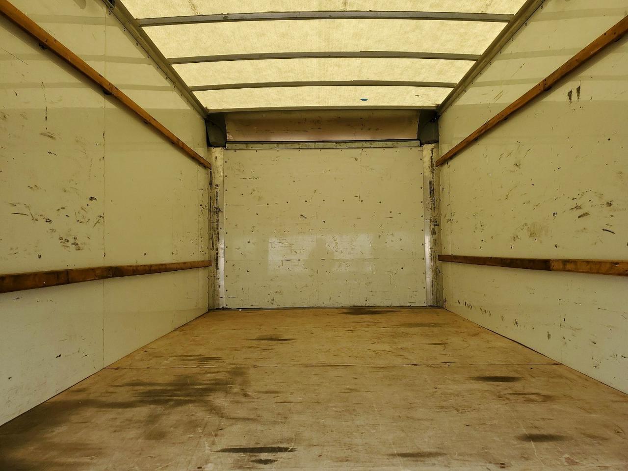 2022 GMC Savana BOX Truck