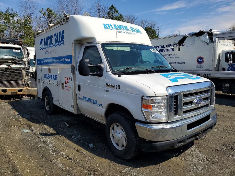 2017 Ford Econoline E350 Super Duty Cutaway Van