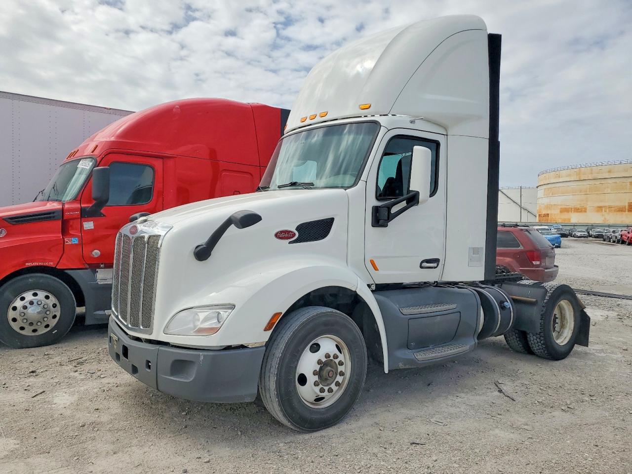 2019 Peterbilt 579 Semi Truck
