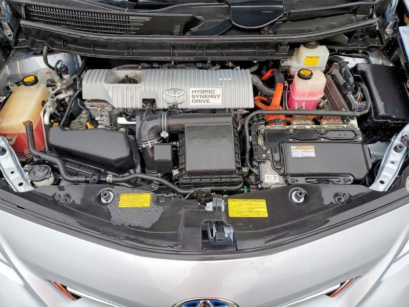 2014 Toyota Prius v Five