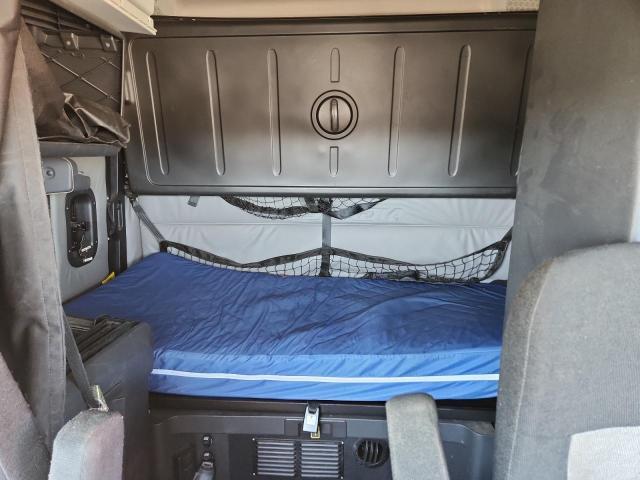 2020 Freightliner Cascadia 126
