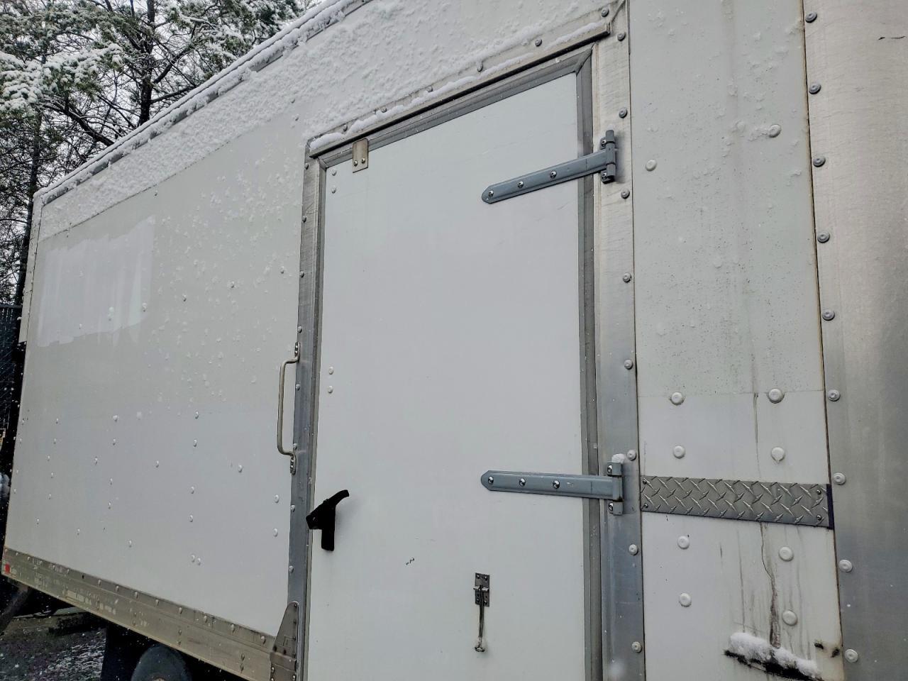 2016 Isuzu NPR HD BOX Truck