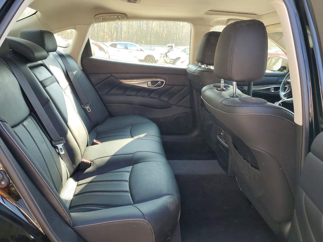 2015 Infiniti Q70 3.7