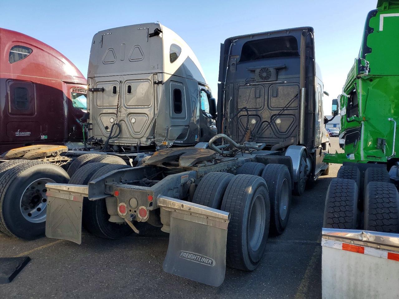 2017 Freightliner Cascadia 125