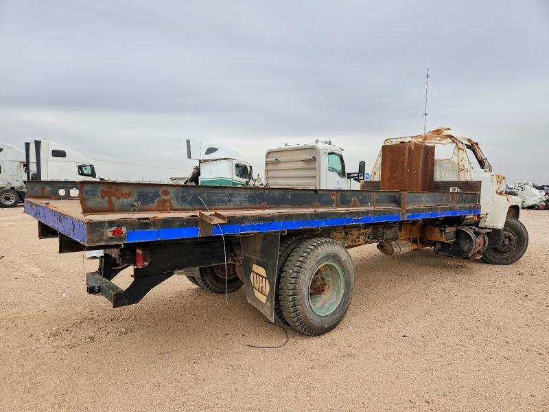 1987 Ford 1992 Ford F700 Flatbed Truck