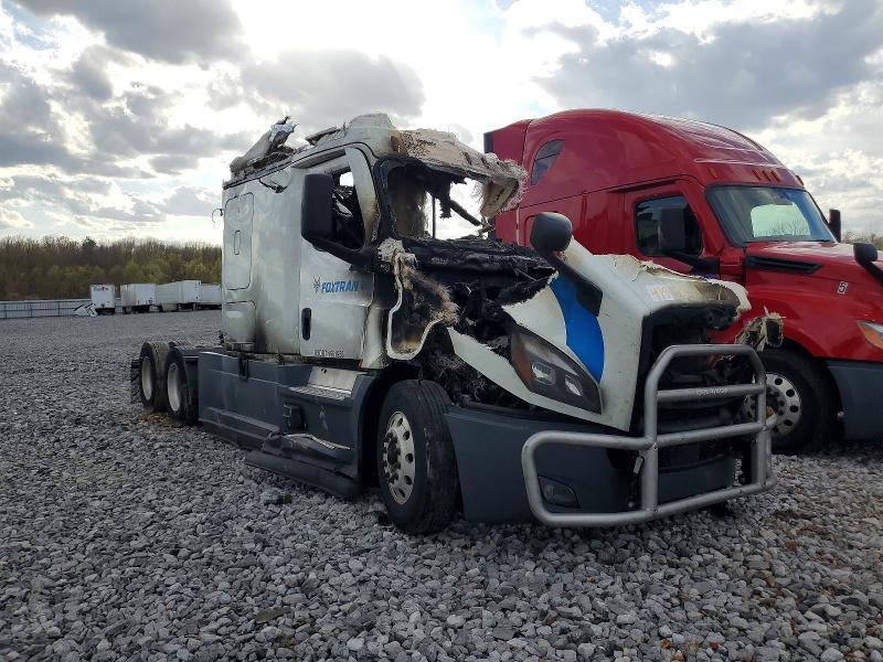 2020 Freigliner 2020 Freightliner Cascadia 126 Semi Truck