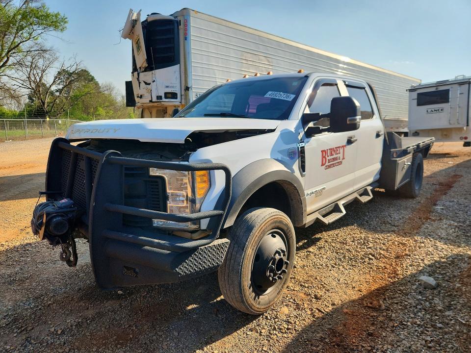 2017 Ford F550 Super Duty Flatbed Truck