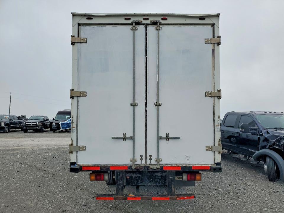 2011 Isuzu NQR BOX Truck