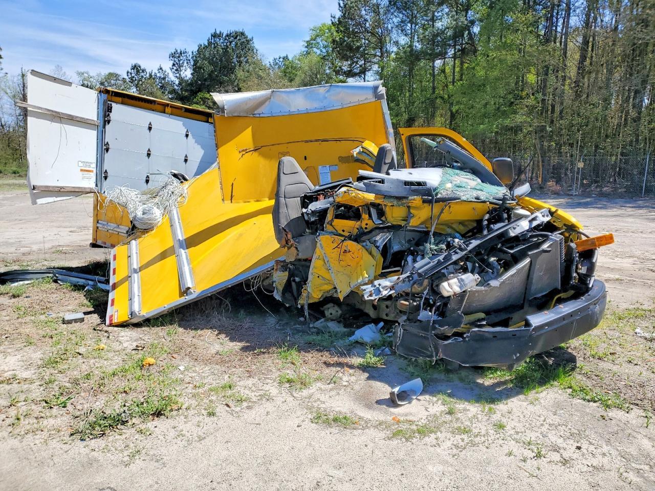 2021 GMC Savana BOX Truck
