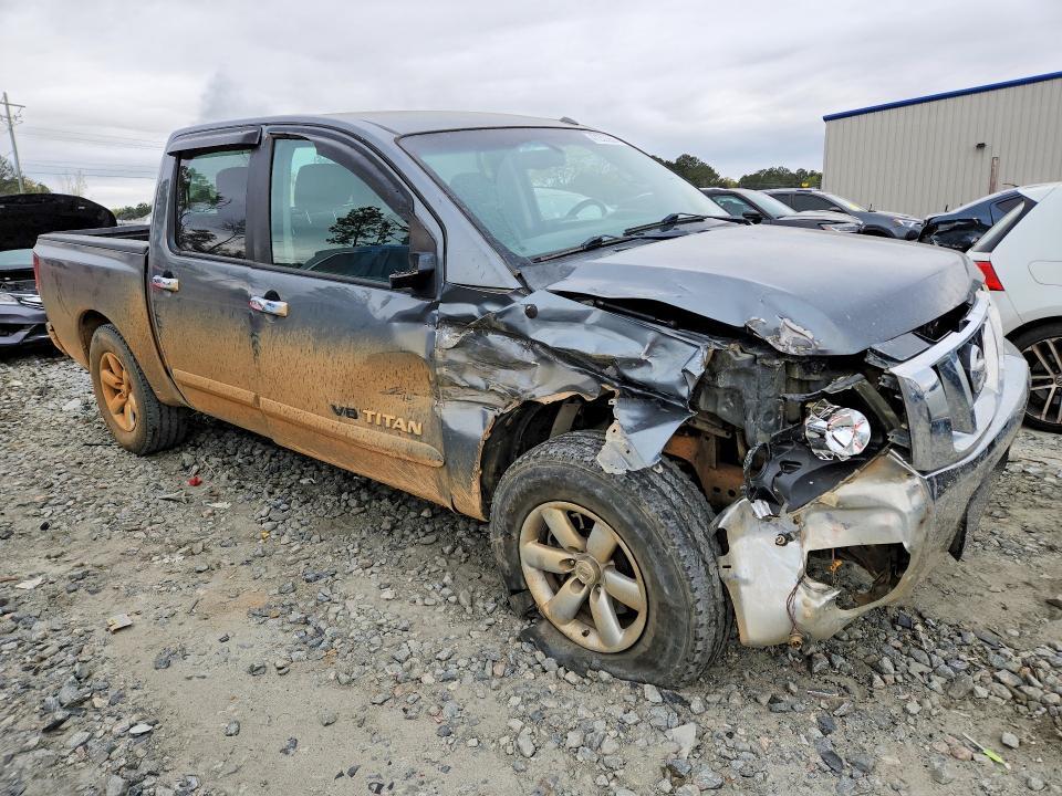 2014 Nissan Titan SV