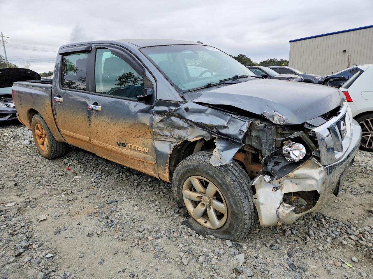2014 Nissan Titan SV