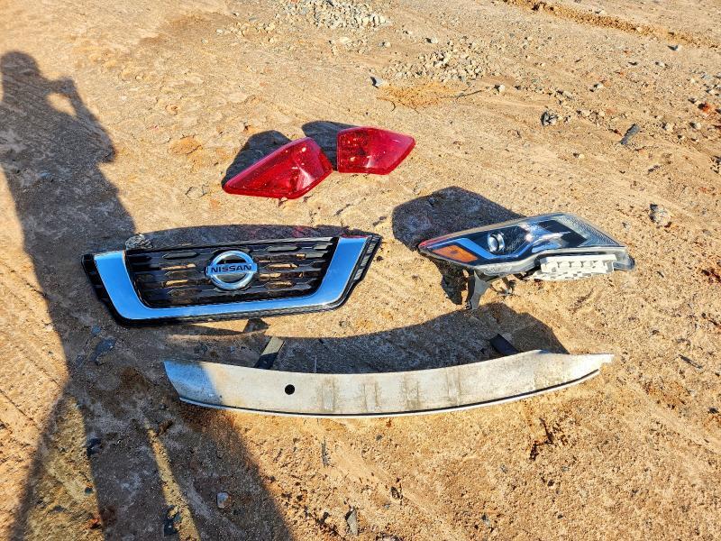 2017 Nissan Pathfinder sv