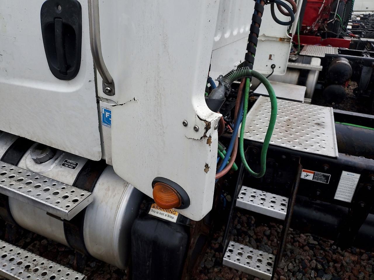 2019 Freightliner Business Class M2 Semi Truck