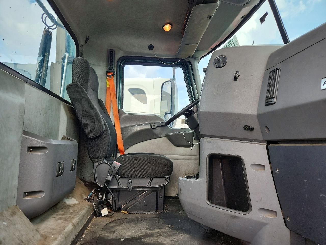 2017 Mack CX612 Semi Truck