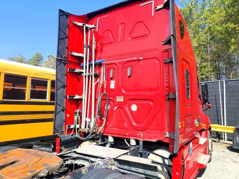 2019 Freightliner Cascadia 126 Semi Truck