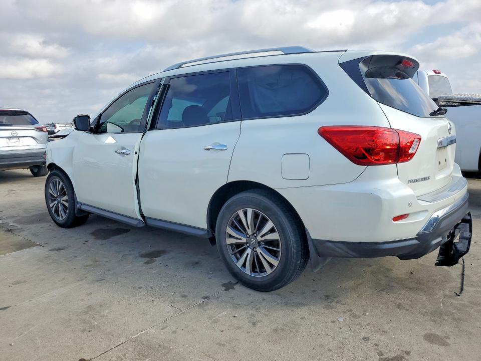 2017 Nissan Pathfinder sv
