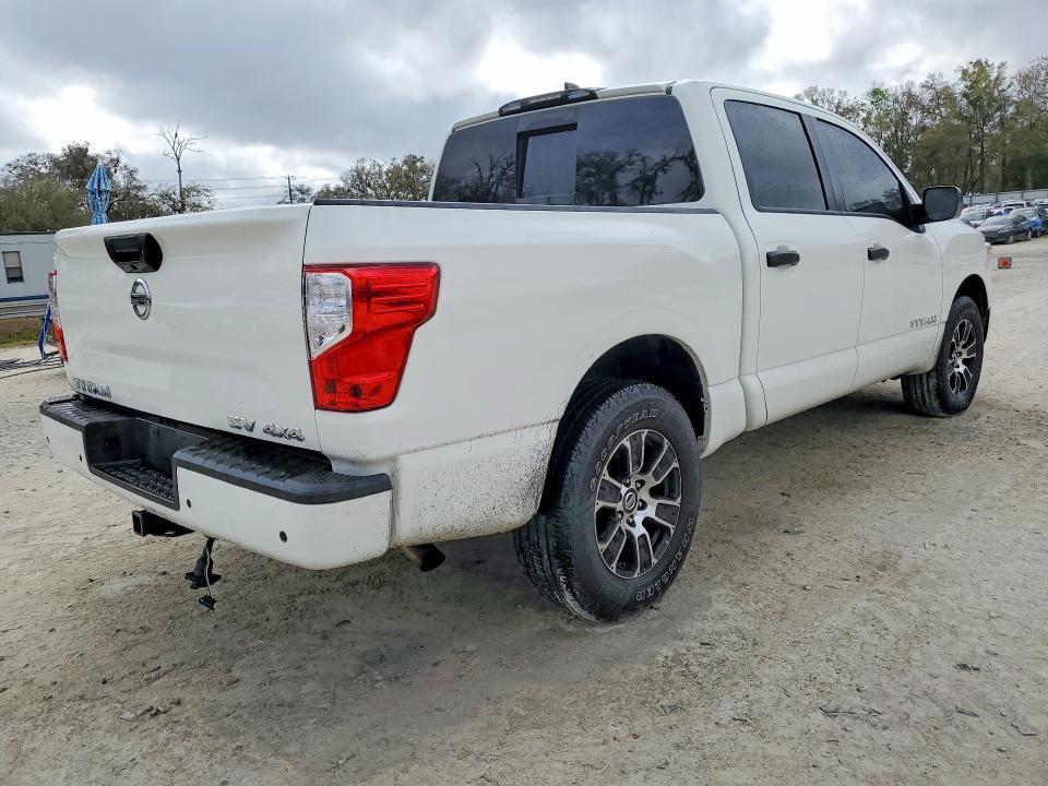2022 Nissan Titan SV