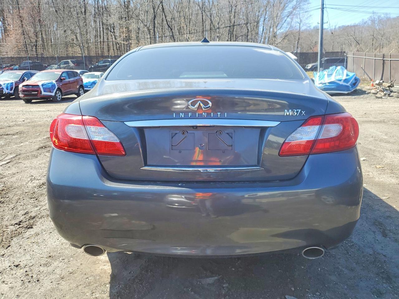 2011 Infiniti M37 x