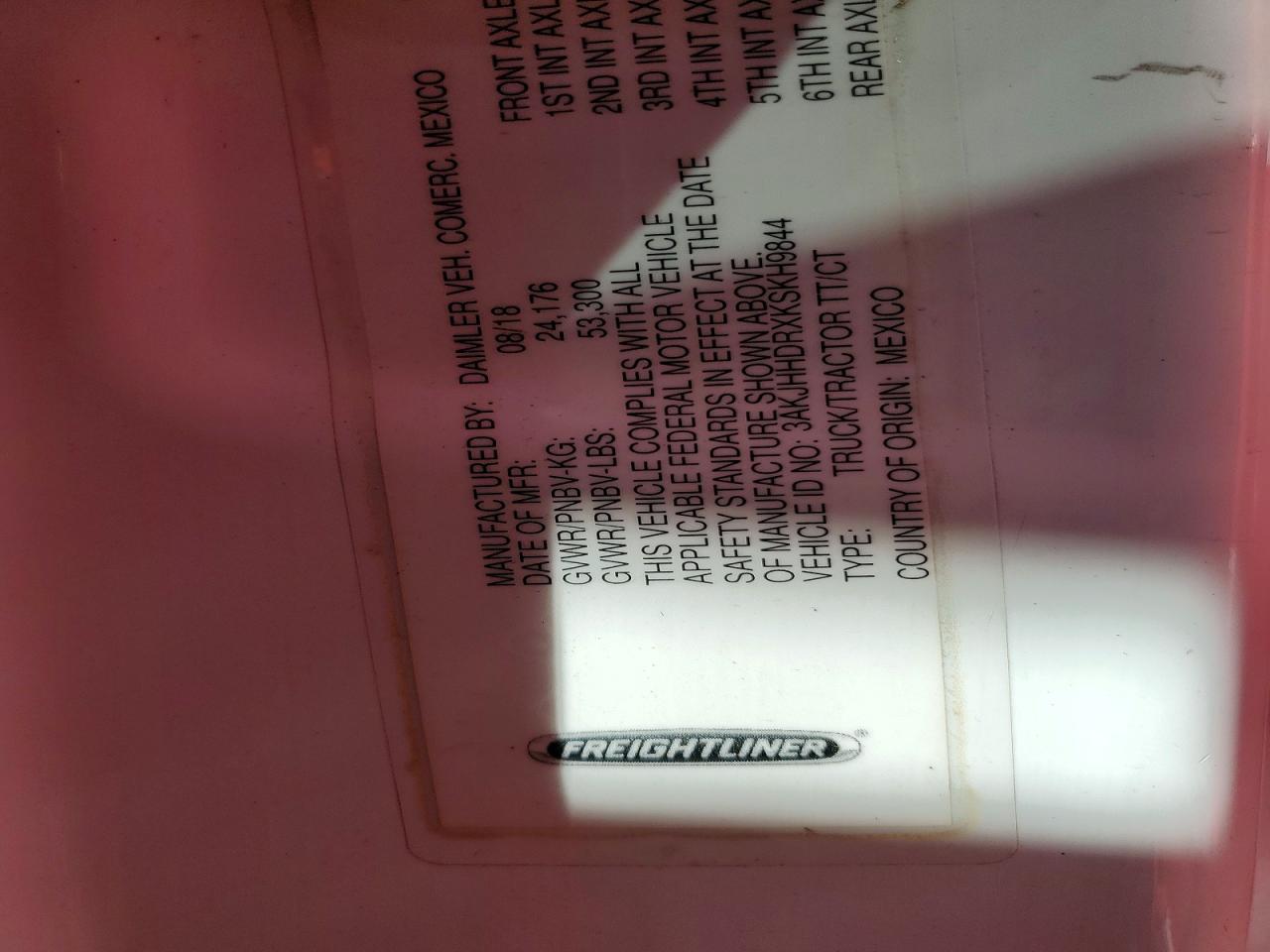 2019 Freigliner 2019 Freightliner Cascadia 126 Semi Truck