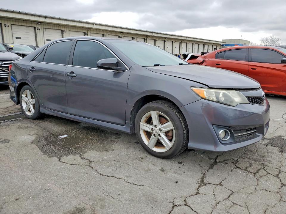 2013 Toyota Camry le 4D Sedan