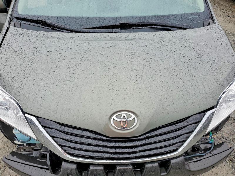 2011 Toyota Sienna le 7-passenger