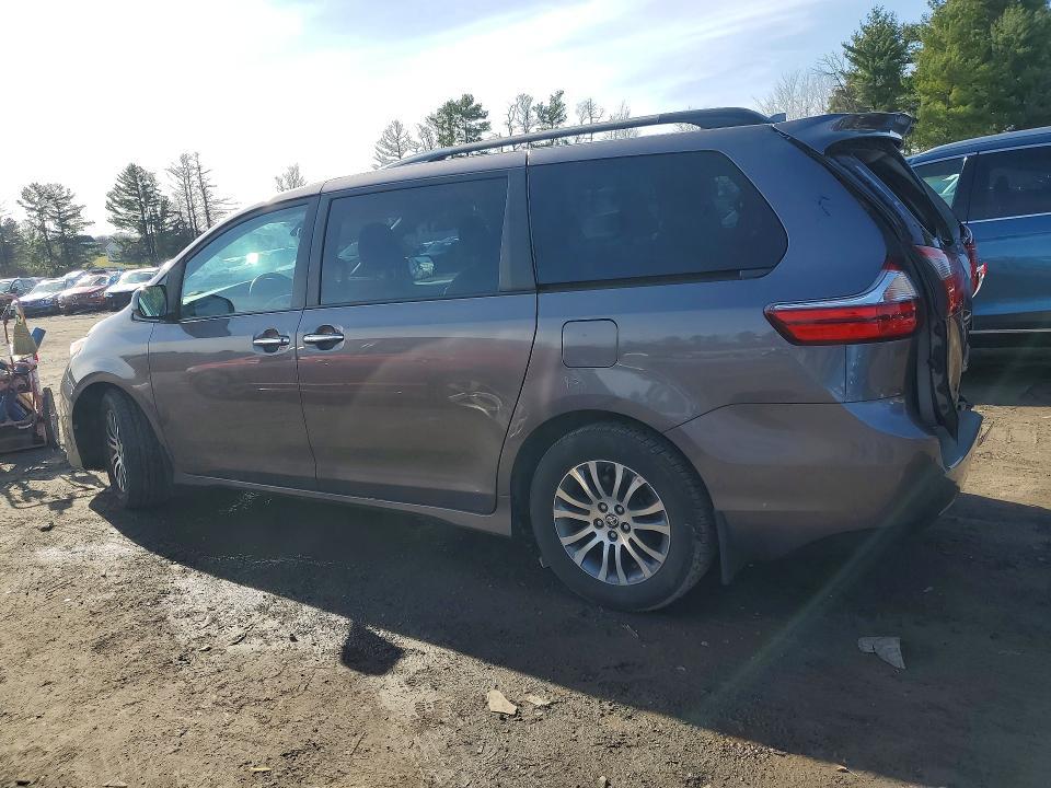 2020 Toyota Sienna xle 8-passenger
