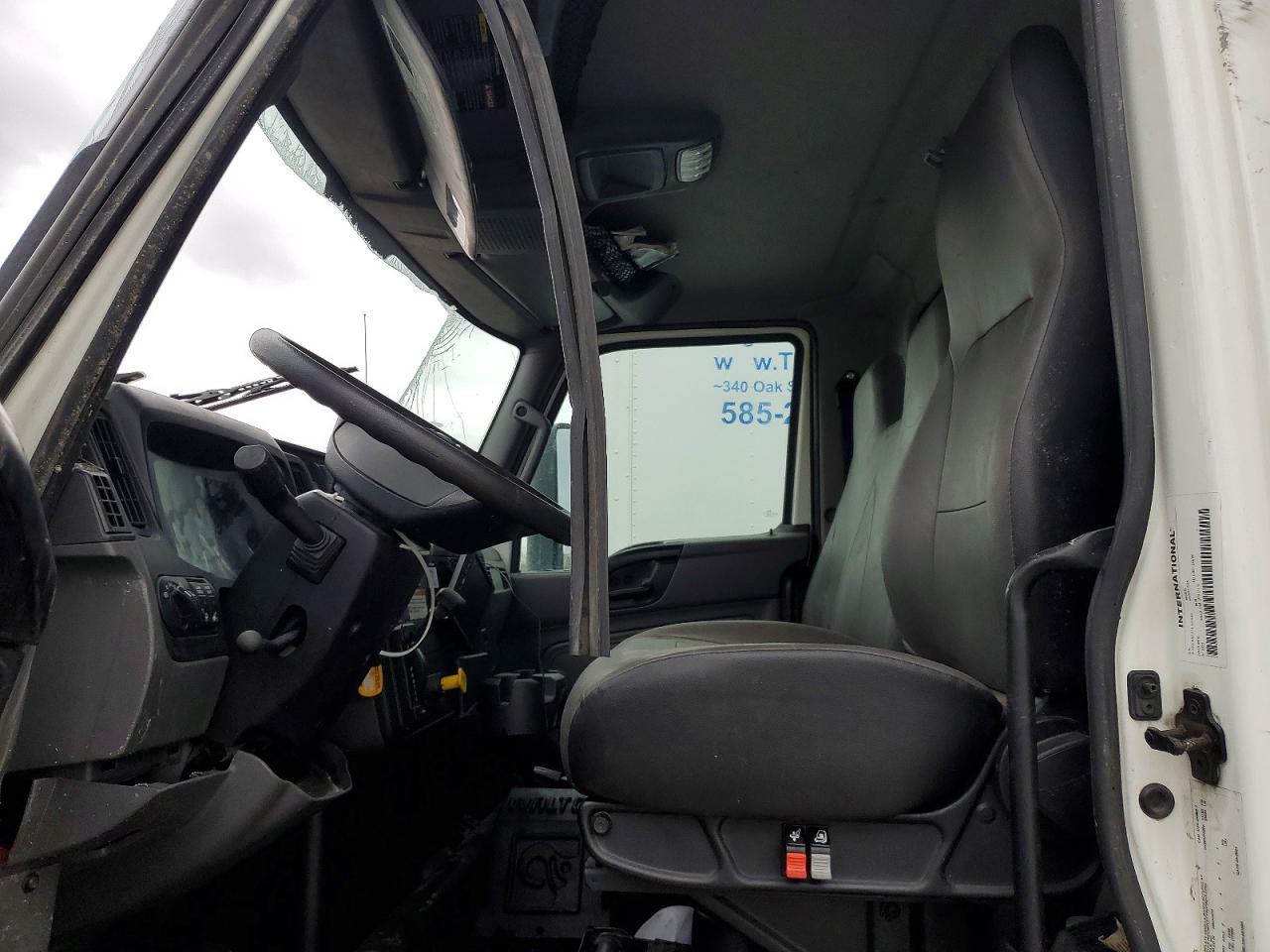 2022 International MV607-BOX Truck