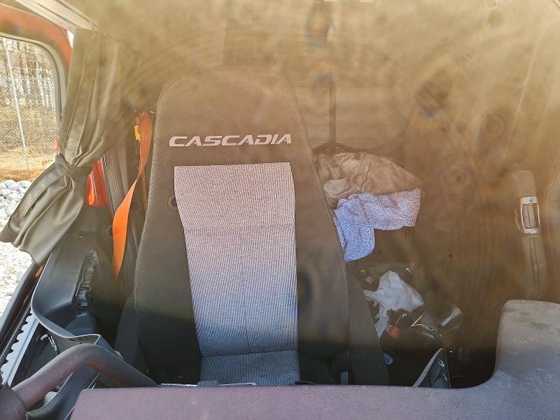 2019 Freigliner 2019 Freightliner Cascadia 126 Semi Truck