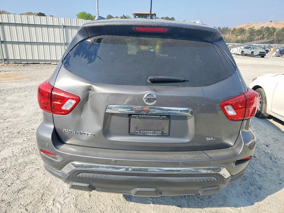 2018 Nissan Pathfinder sl