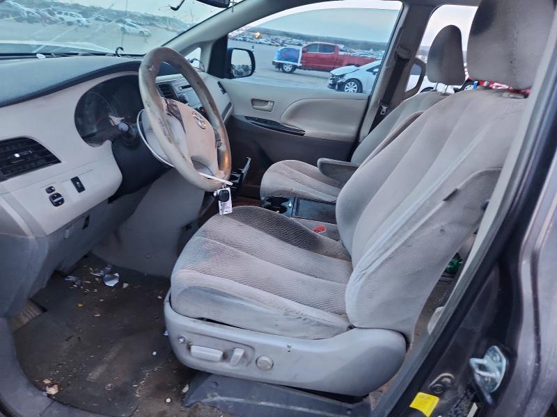 2012 Toyota Sienna le 8-passenger