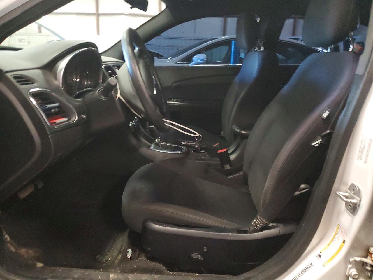2013 Chrysler 200 lx
