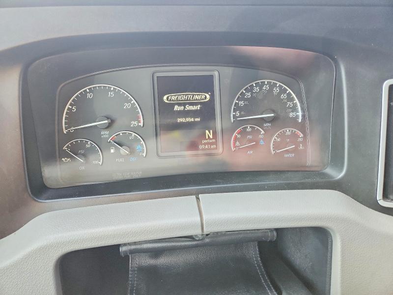 2022 Freigliner Cascadia 126