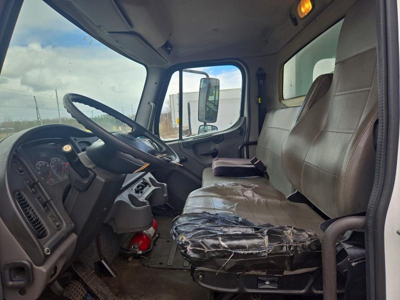 2015 Freightliner Business Class M2 BOX Truck