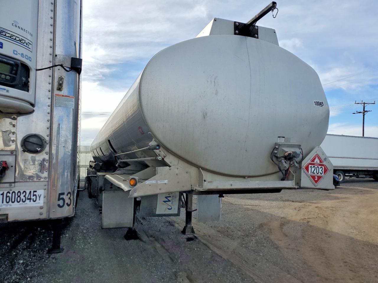 2016 Polar Tank Trailer 2016 Polar Fuel Tank Trailer